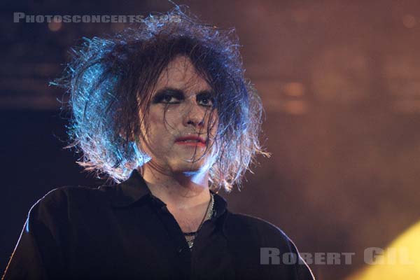 THE CURE - 2005-08-13 - SAINT MALO - Fort de St Pere - Robert James Smith